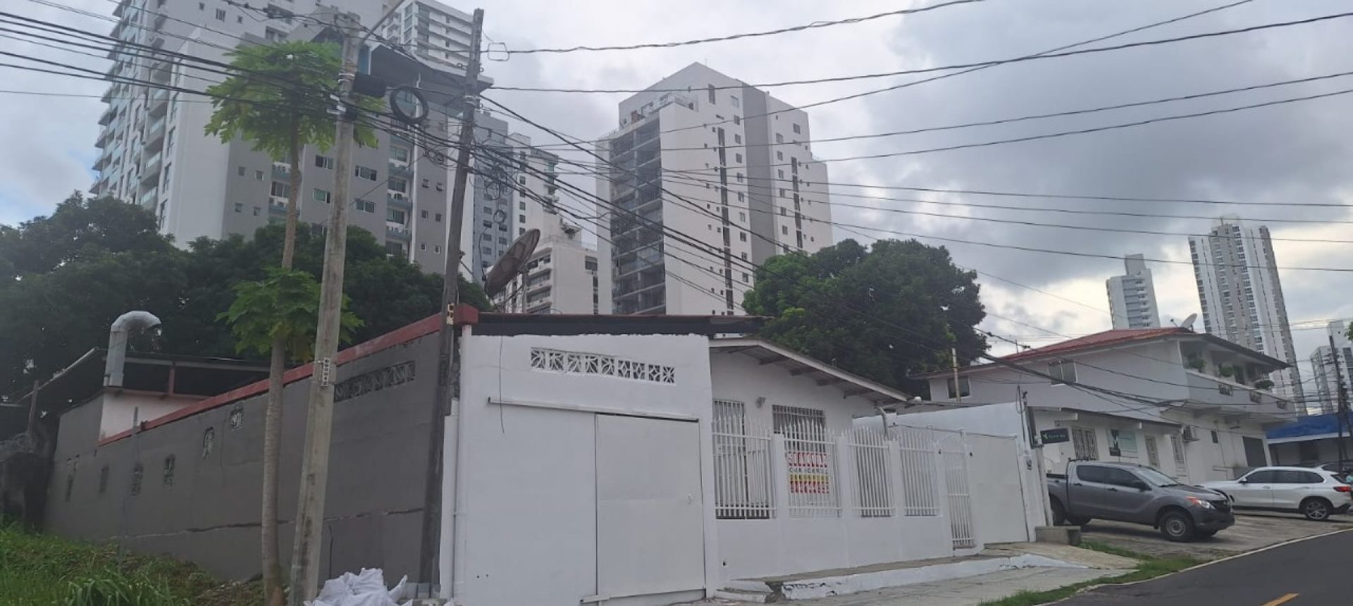 For Rent: Commercial House in Parque Lefevre – Ideal for Business