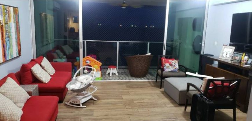 Fully Remodeled 3-Bedroom Apartment with White Appliances in Vía Israel