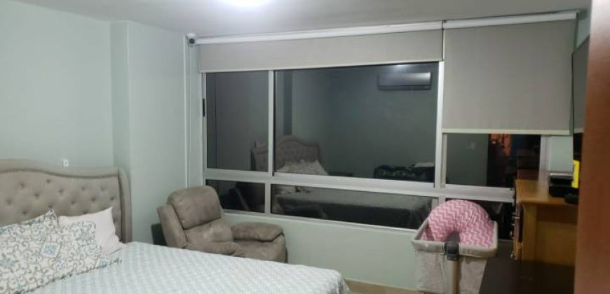 Fully Remodeled 3-Bedroom Apartment with White Appliances in Vía Israel