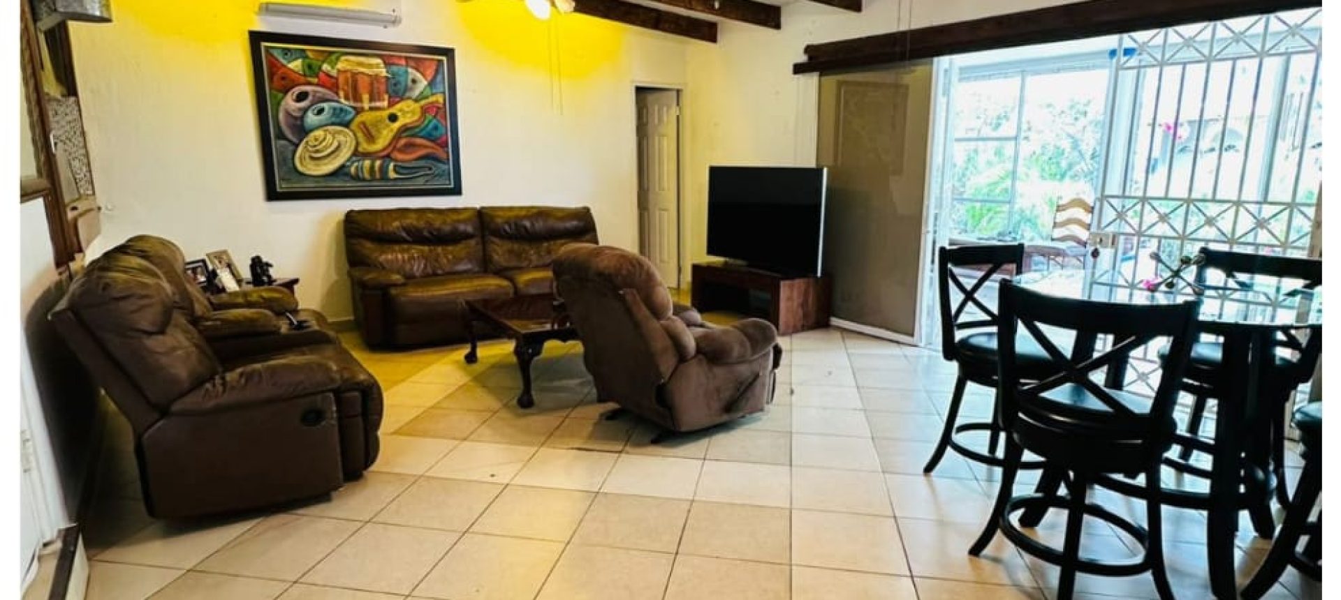 Spacious 5-Bedroom House for Sale in Balboa, Ancón