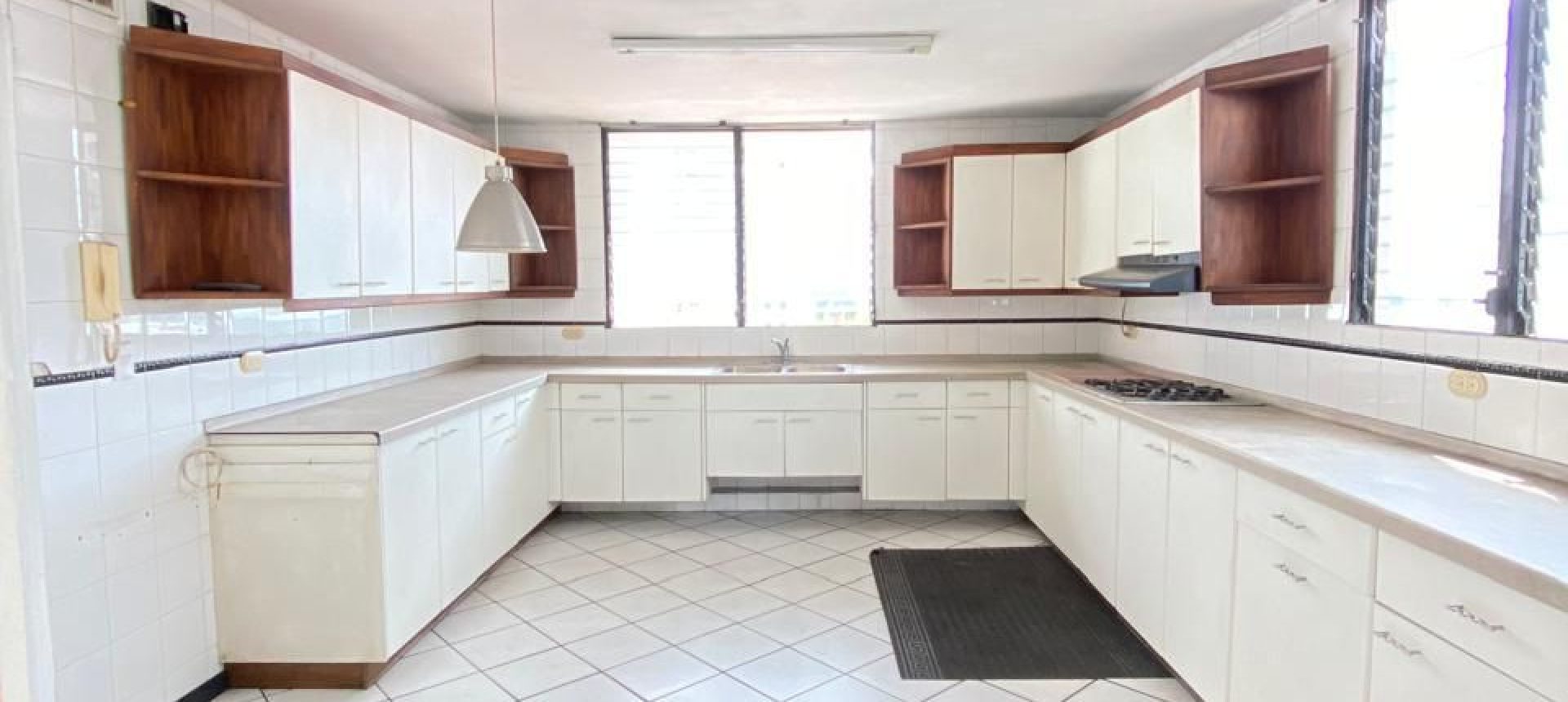 For Rent & For Sale Spacious 3-Bedroom Apartment in Coco del Mar – Prime Location!